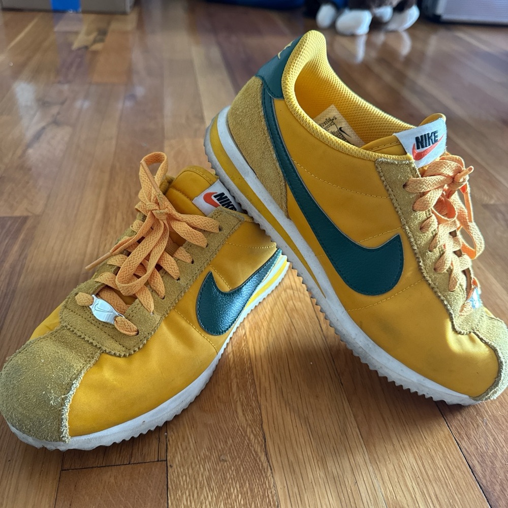 Nike Kids Sneakers in Yellow and Green